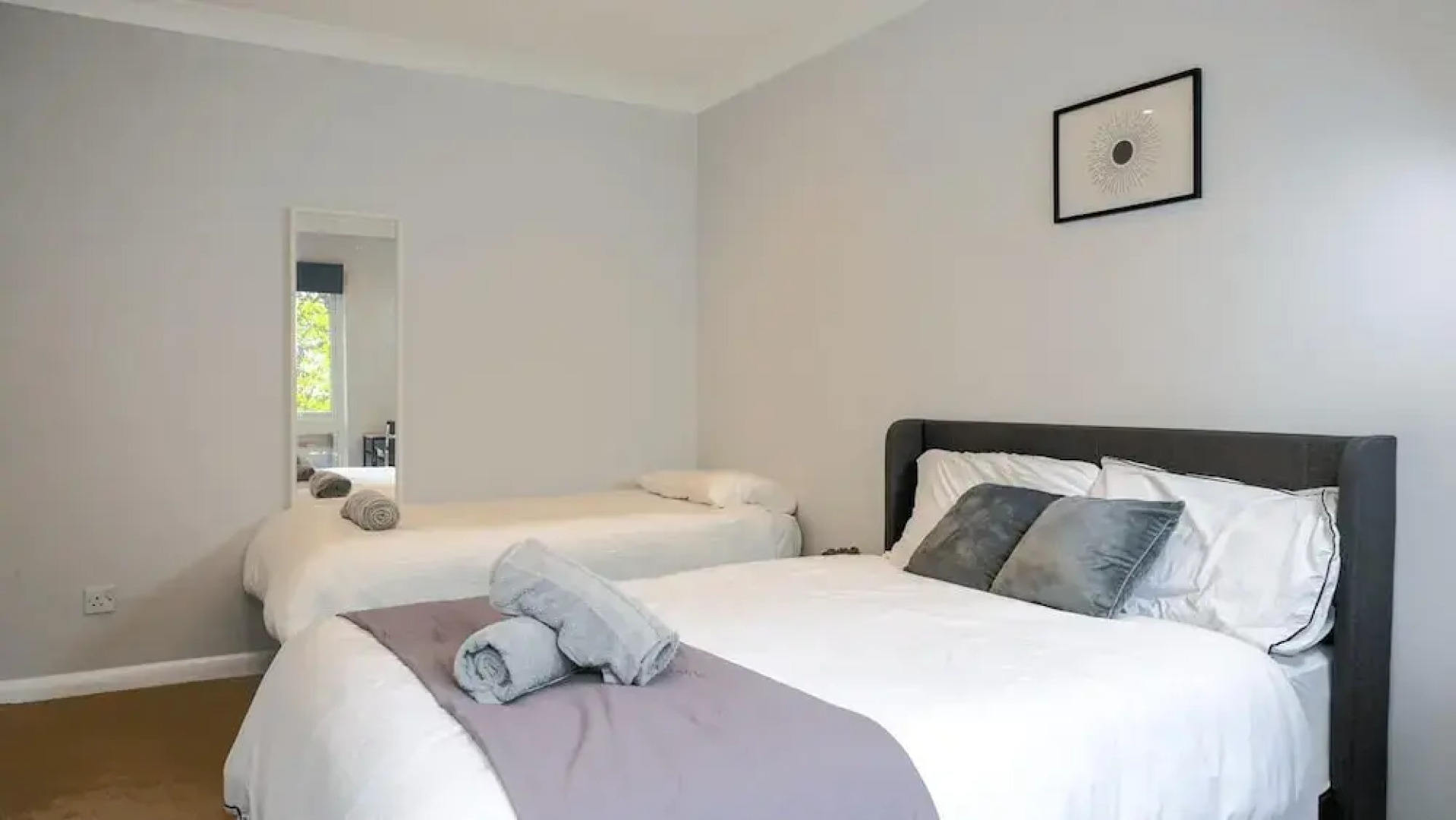 Apartmentsleeps3-balcony-valleyview-parking