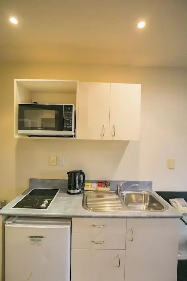 Albany Executive Motor Inn