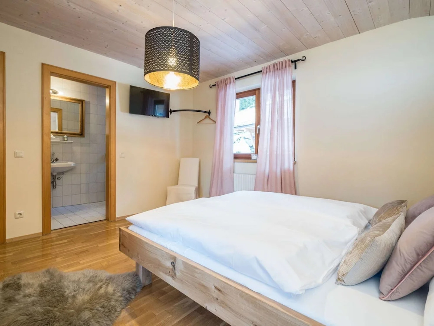 Boutique Holiday Home in Kirchberg with Hot Tub