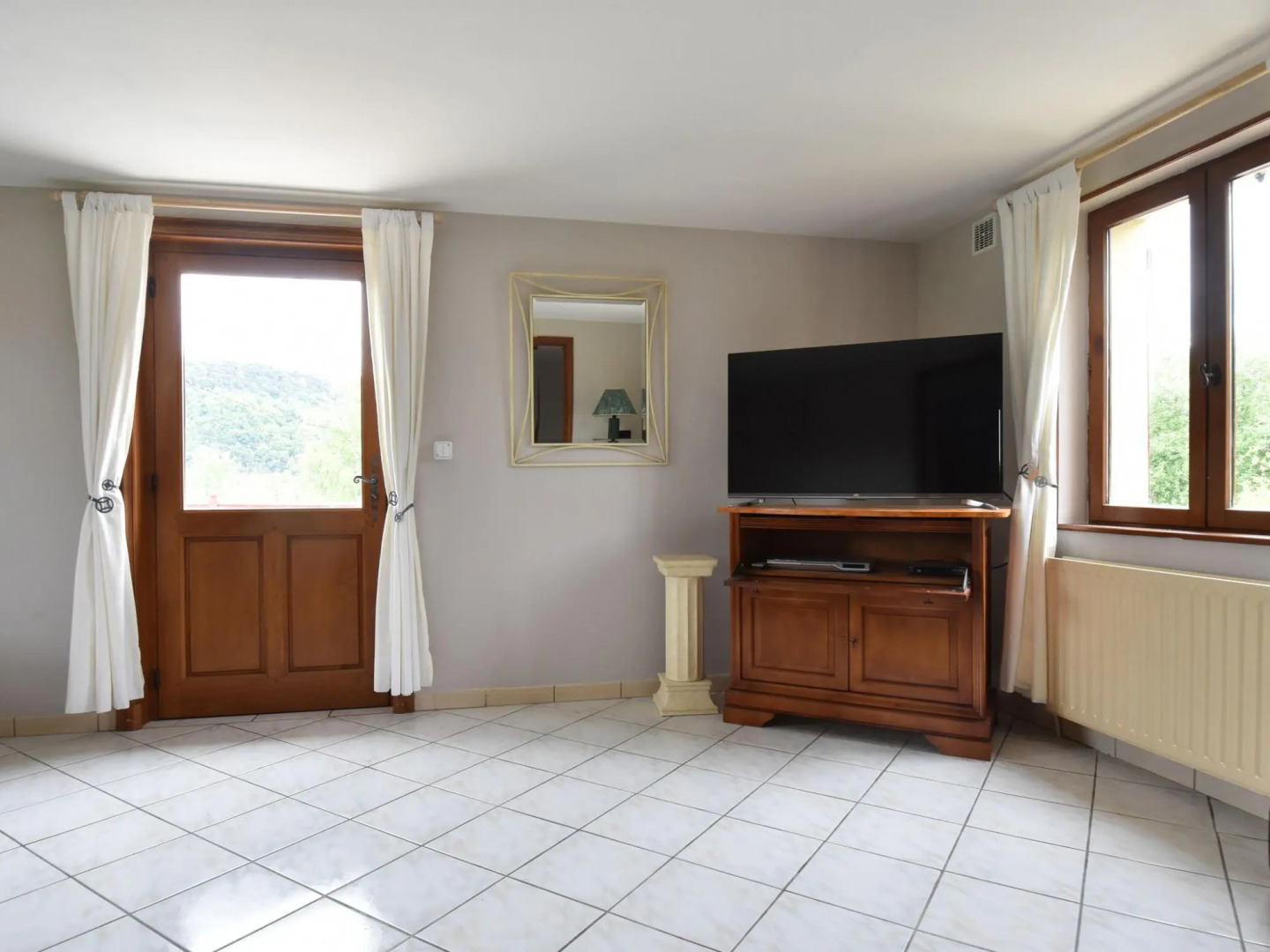 Holiday Home Right on the River Bank With Private Swimming Pool in Saint-julien-de-lampon