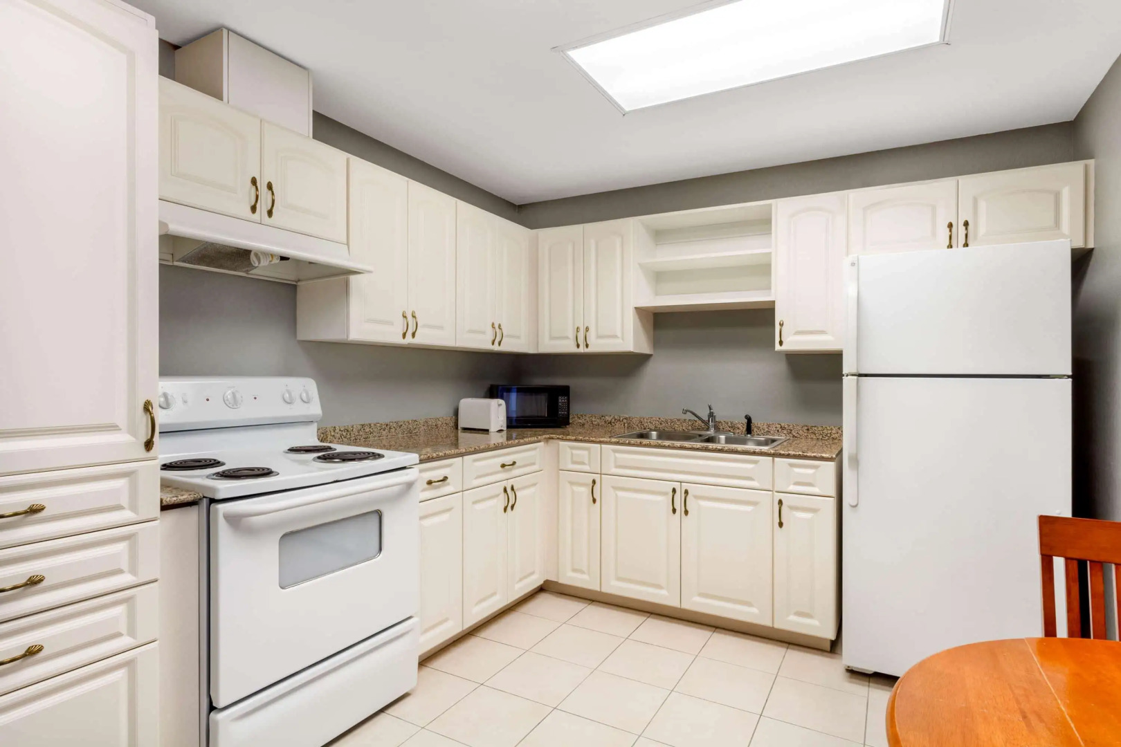 La Quinta Inn & Suites by Wyndham St. Petersburg Northeast