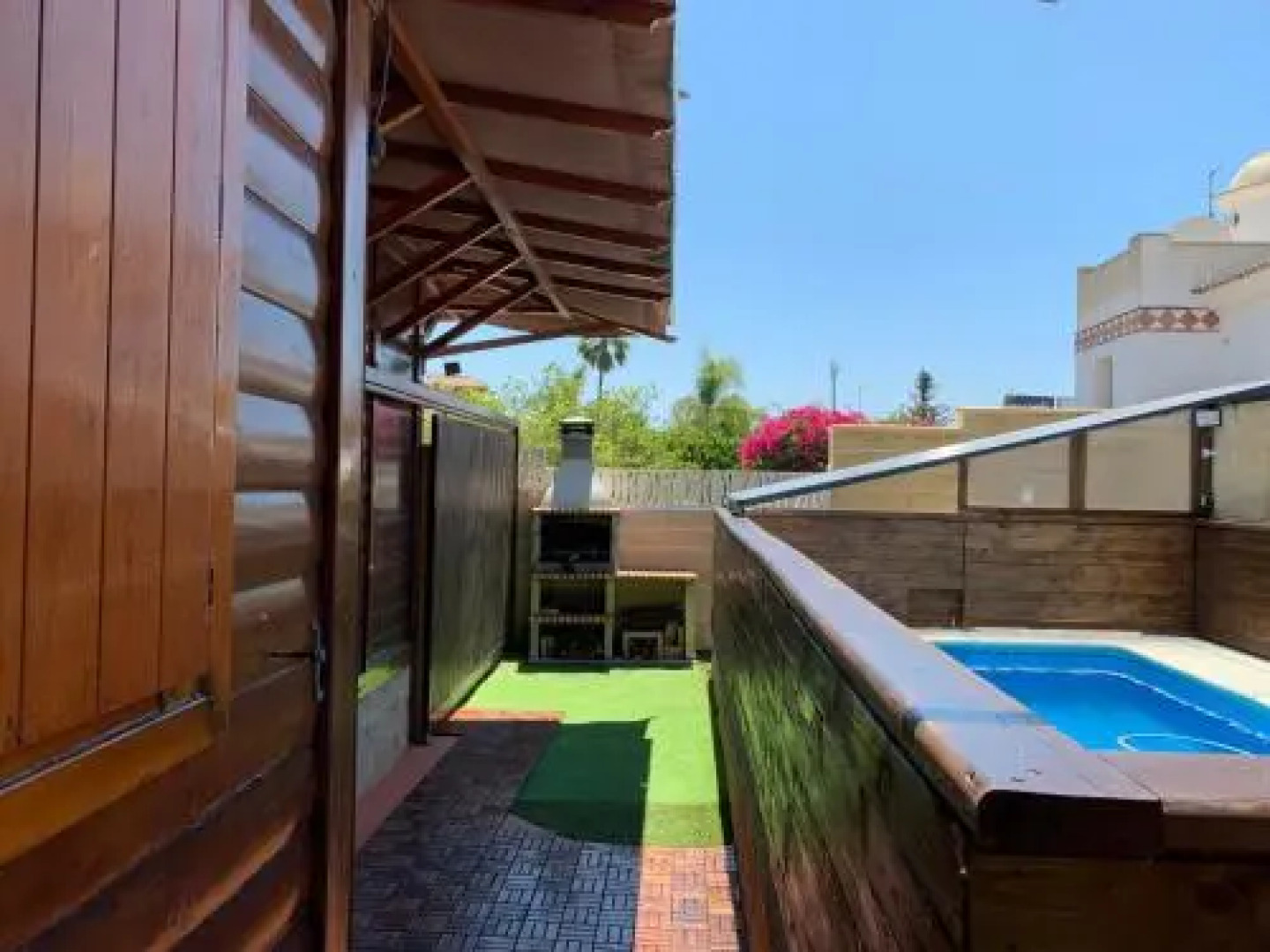 Wood House Close Beach