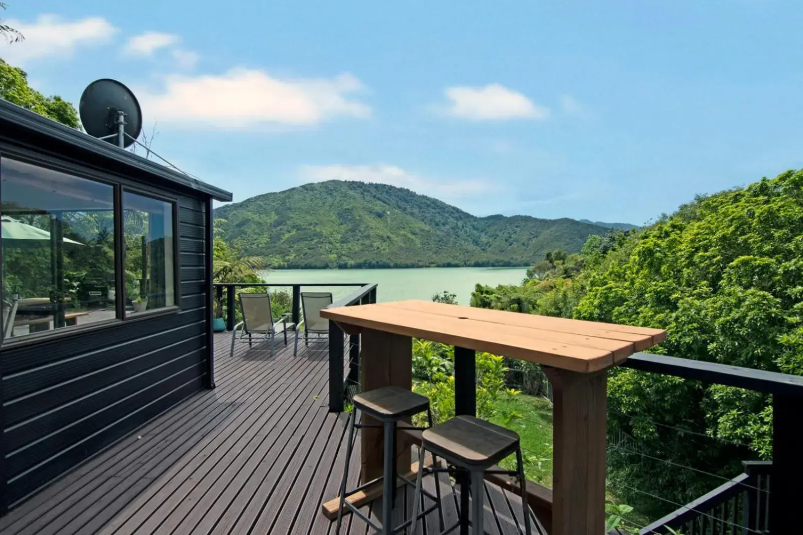 Thirsty Weta Belvue - Havelock Holiday Home