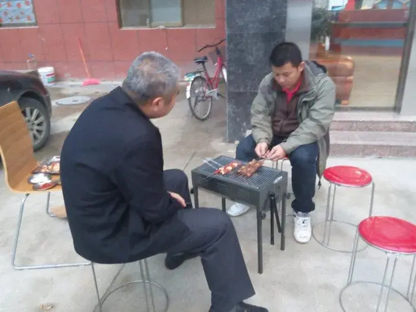 7 Days Inn (Linzhi Bayi Bridge)