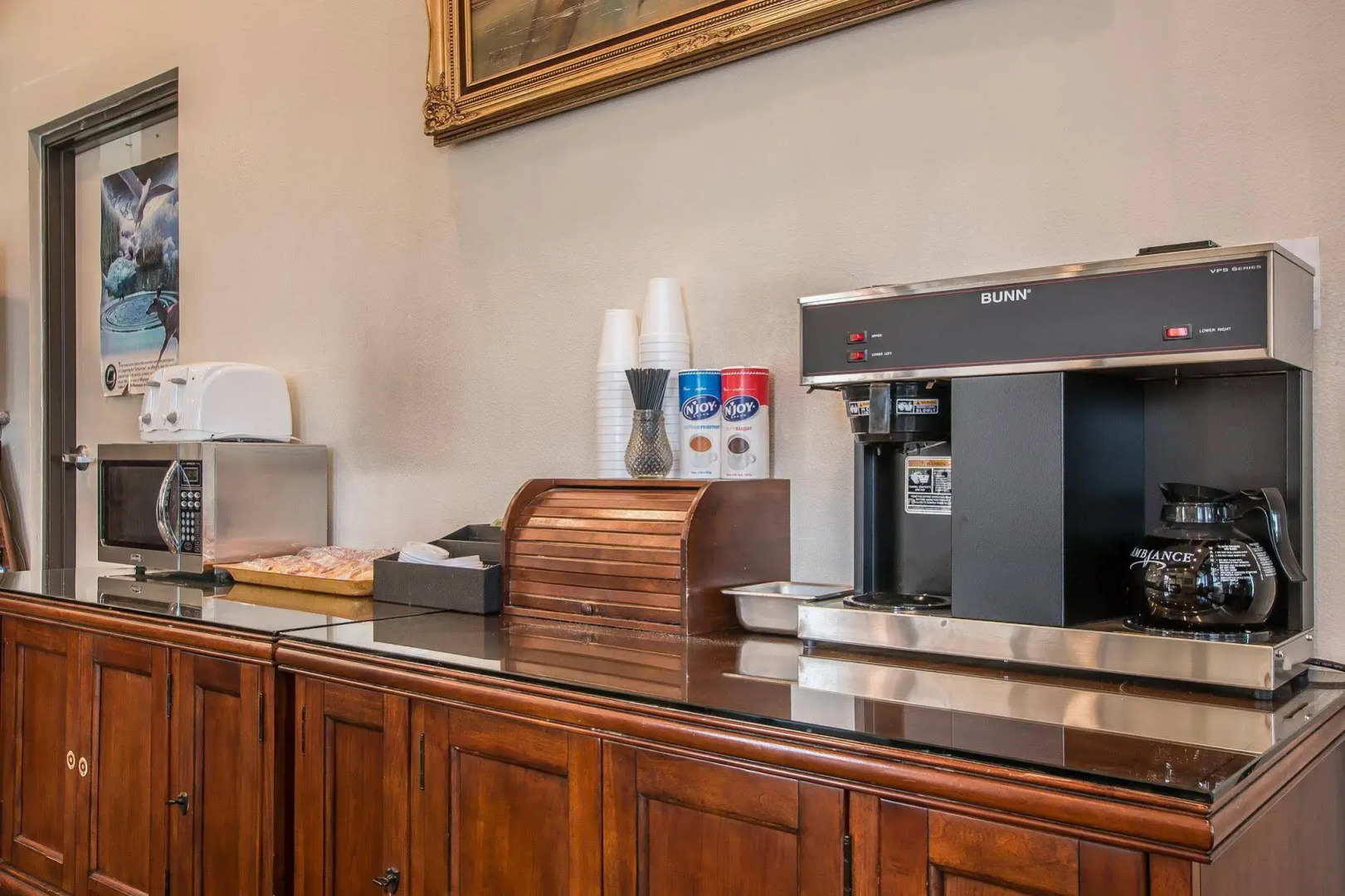 Palm Inn Hotel near Tyler Mall Riverside