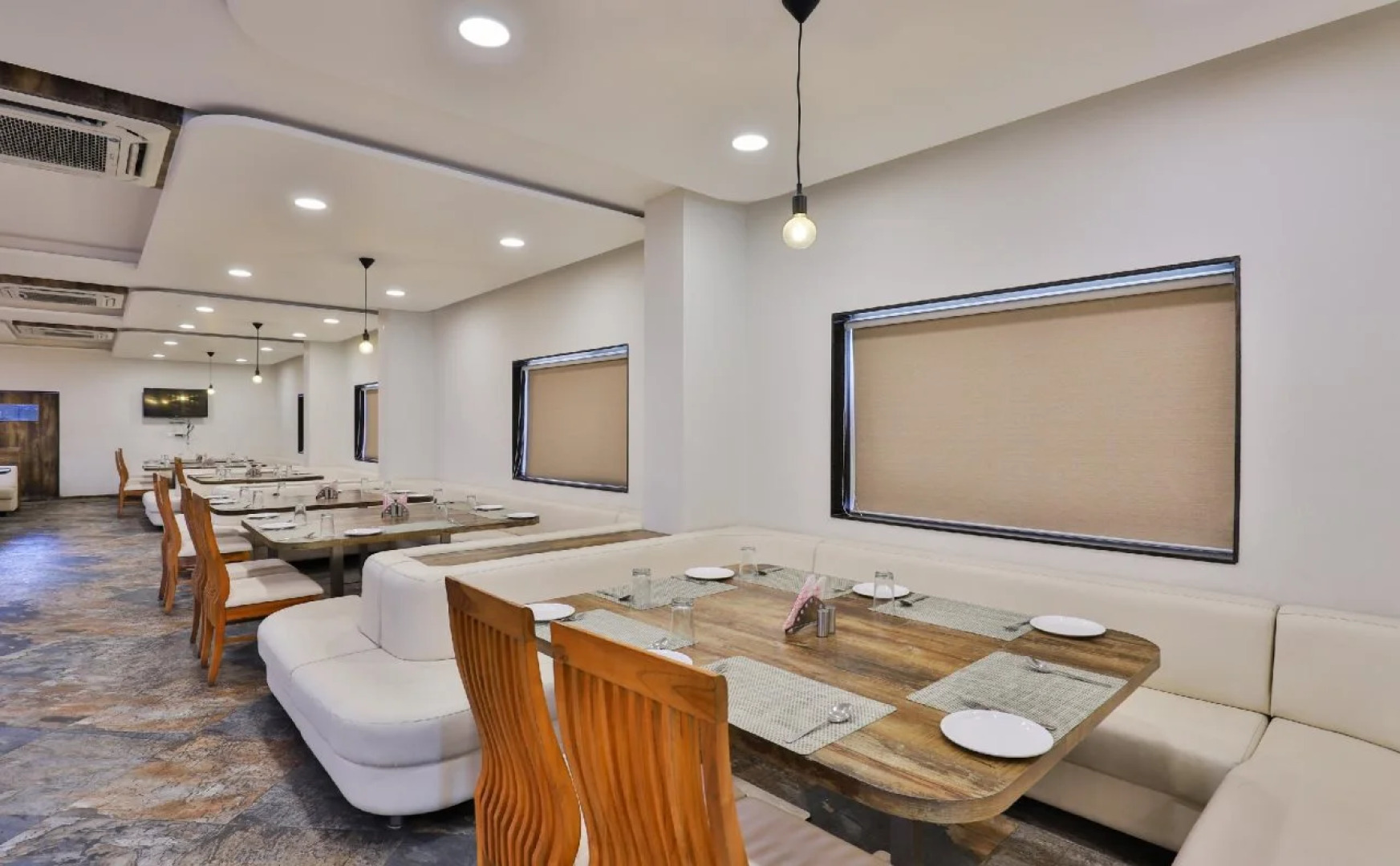 The Grand President By OYO Rooms