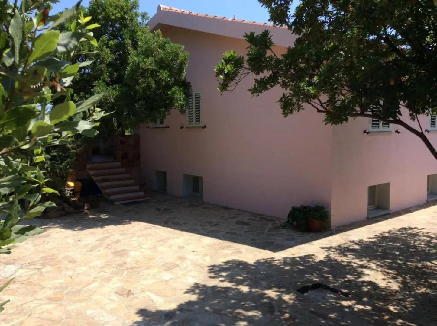 Casa vacanza autonoma immersa nel verde