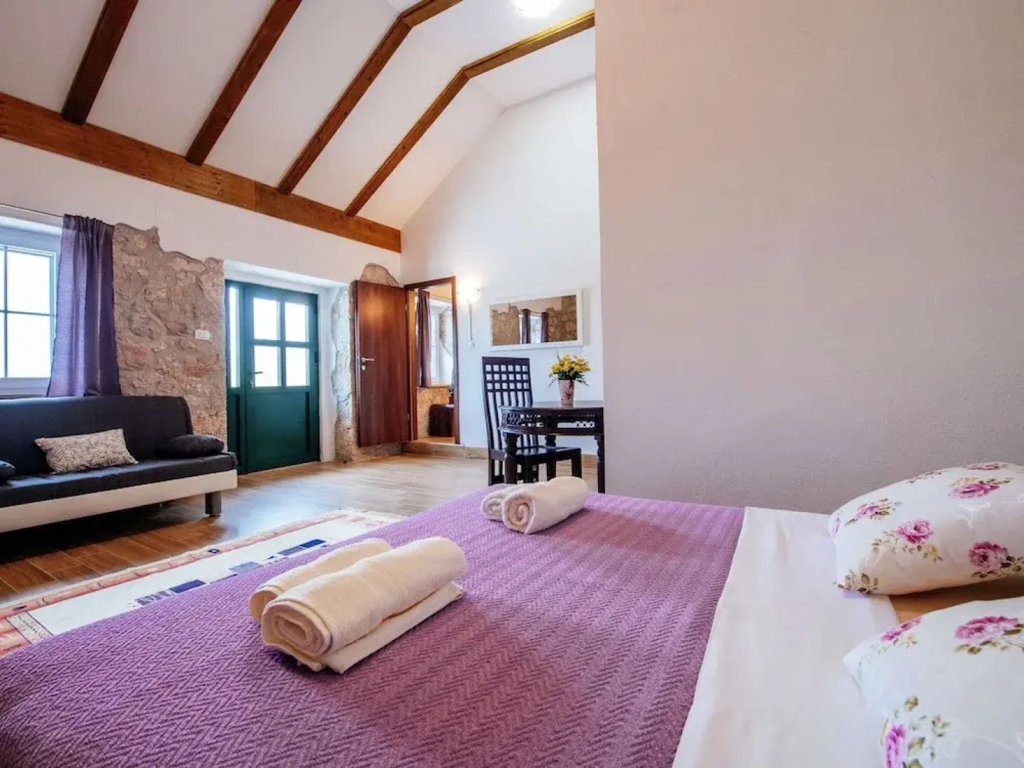 Private Estate With 2 Infinity Pools