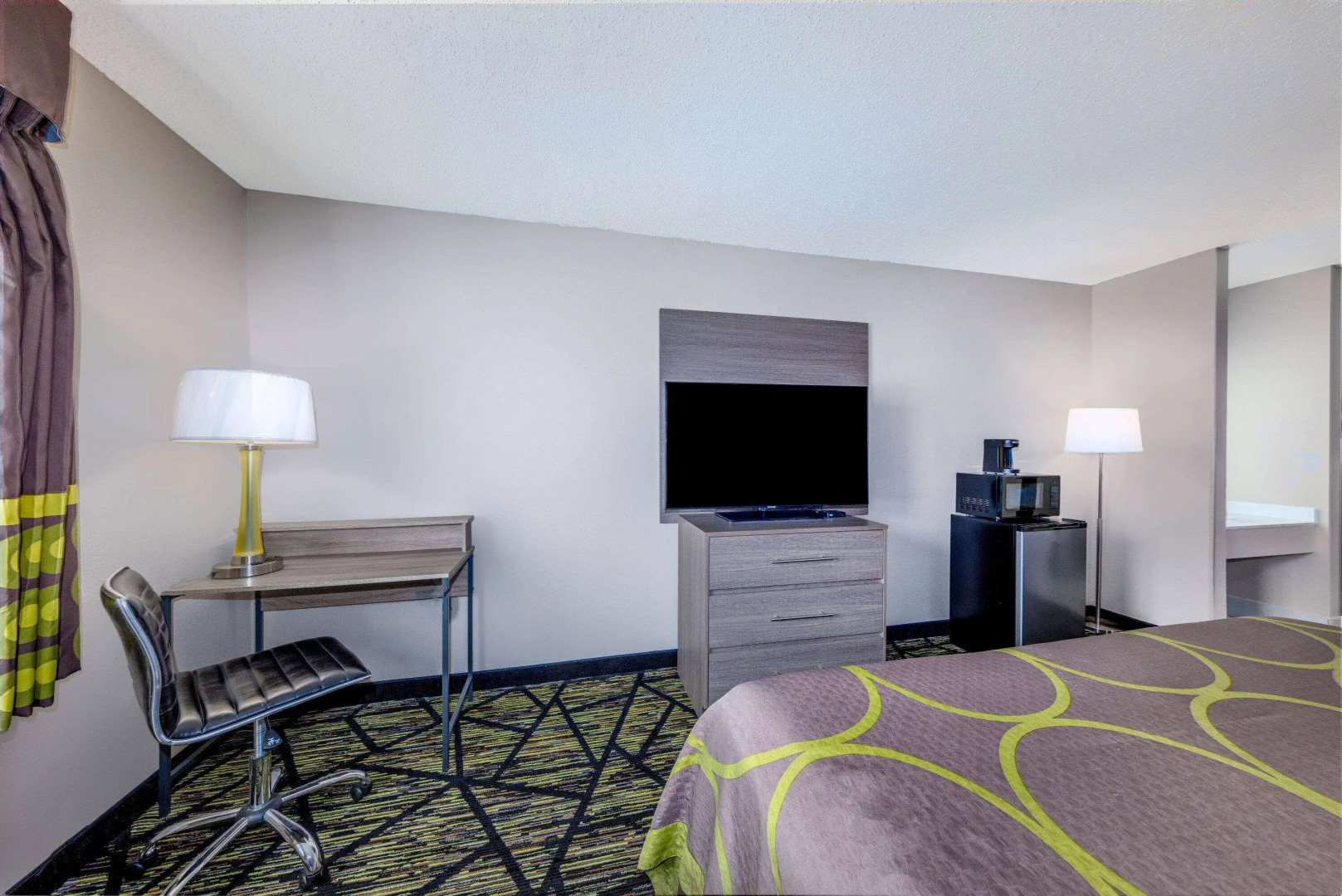 Super 8 by Wyndham Pratt