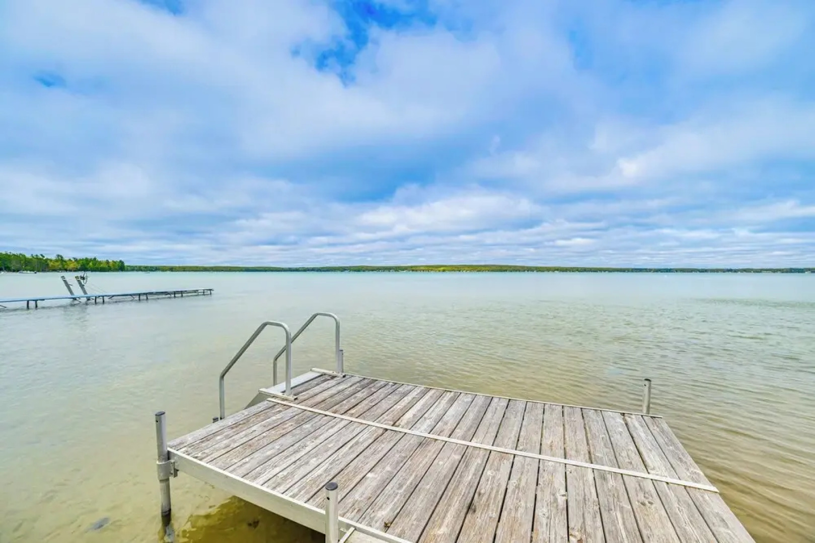 Higgins Lake House w/ Swimming Dock!