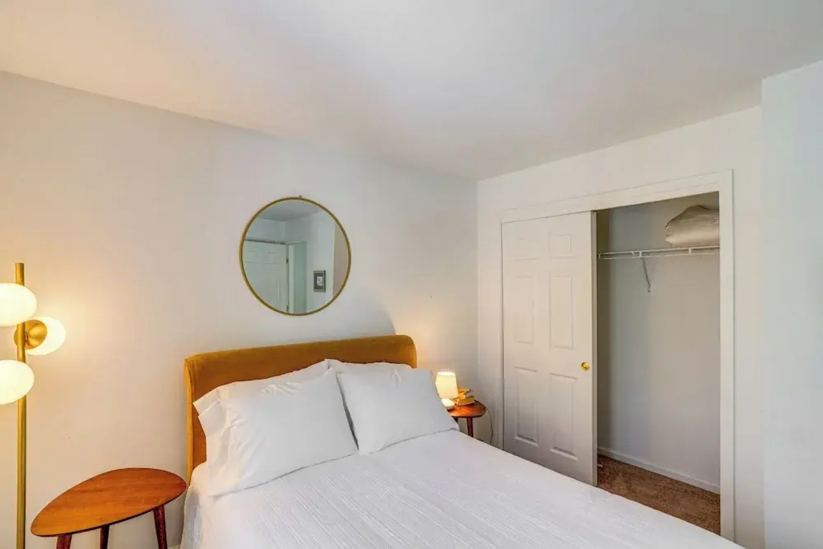 Walk to Dining: Downtown Lenox Guest House!