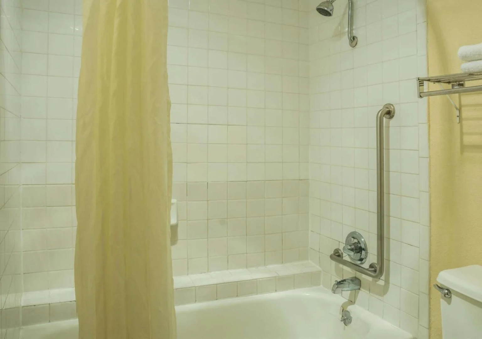 Super 8 by Wyndham San Marcos