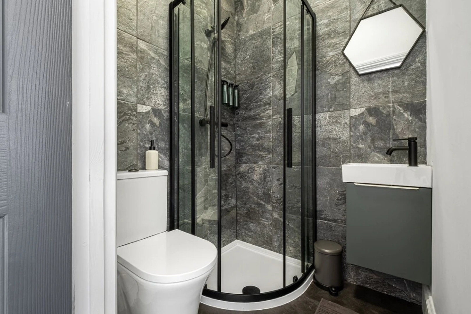 Immaculate 6-bed House in Newcastle