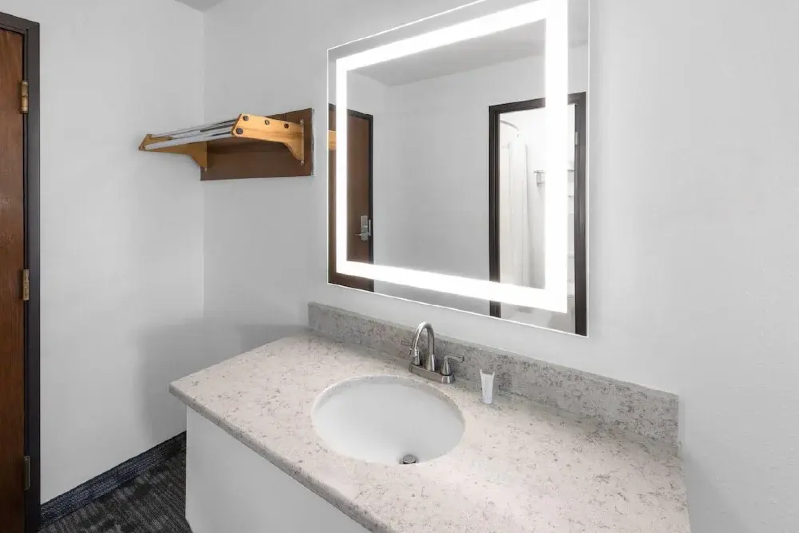 Super 8 by Wyndham Rock Port MO