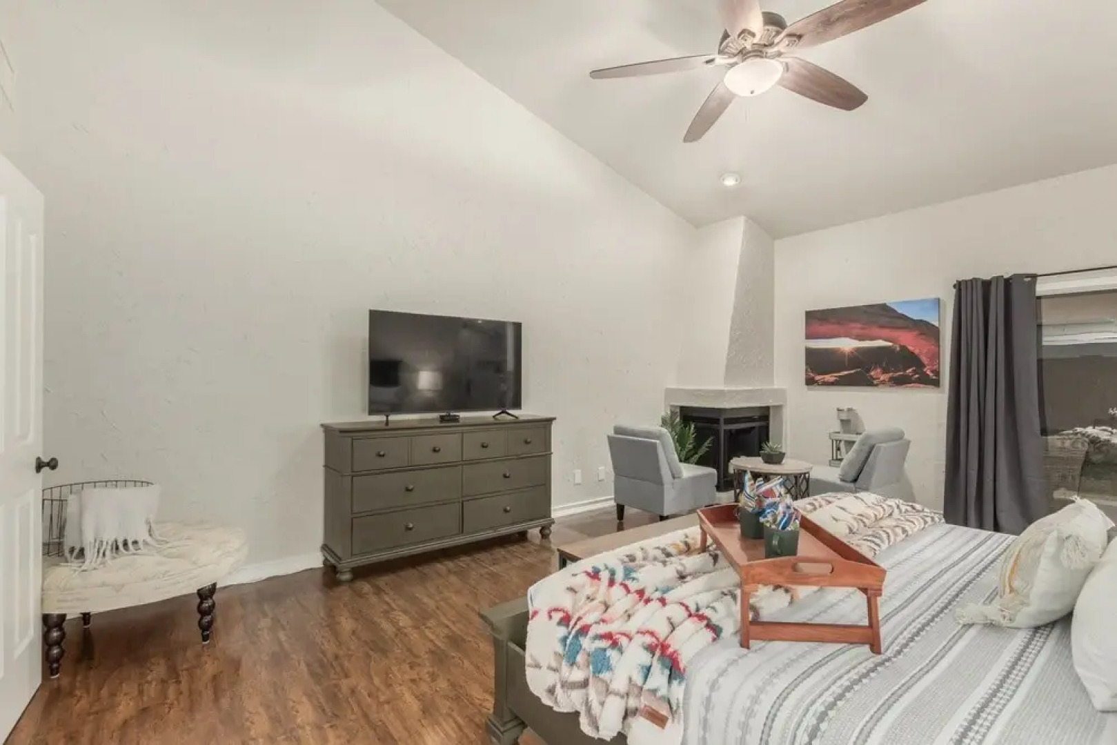 Citrus Cove Mesa 4 Bedroom Home by RedAwning