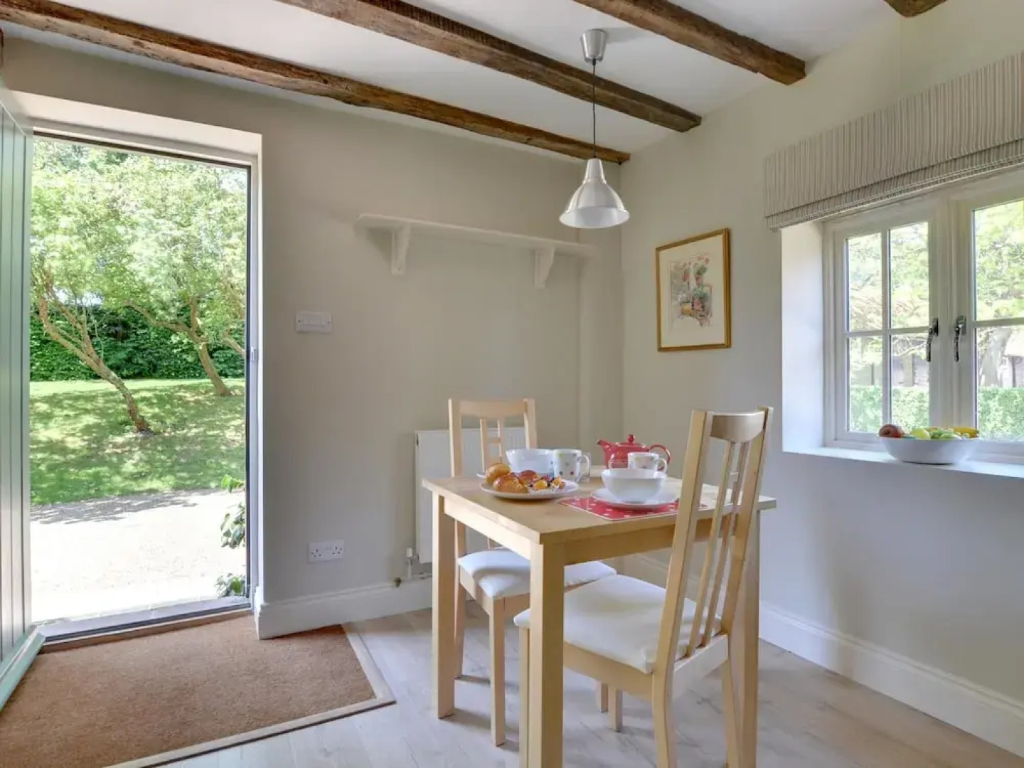 Vintage Holiday Home in Leigh With Swimming Pool