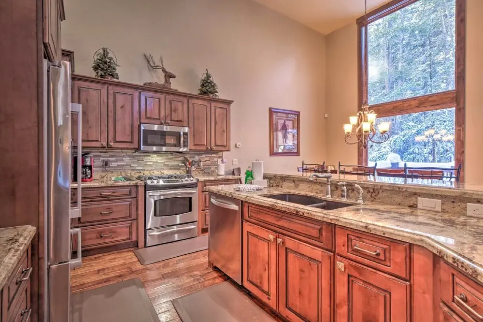 Blue River Home w/ Hot Tub, 6 Mi to Skiing!