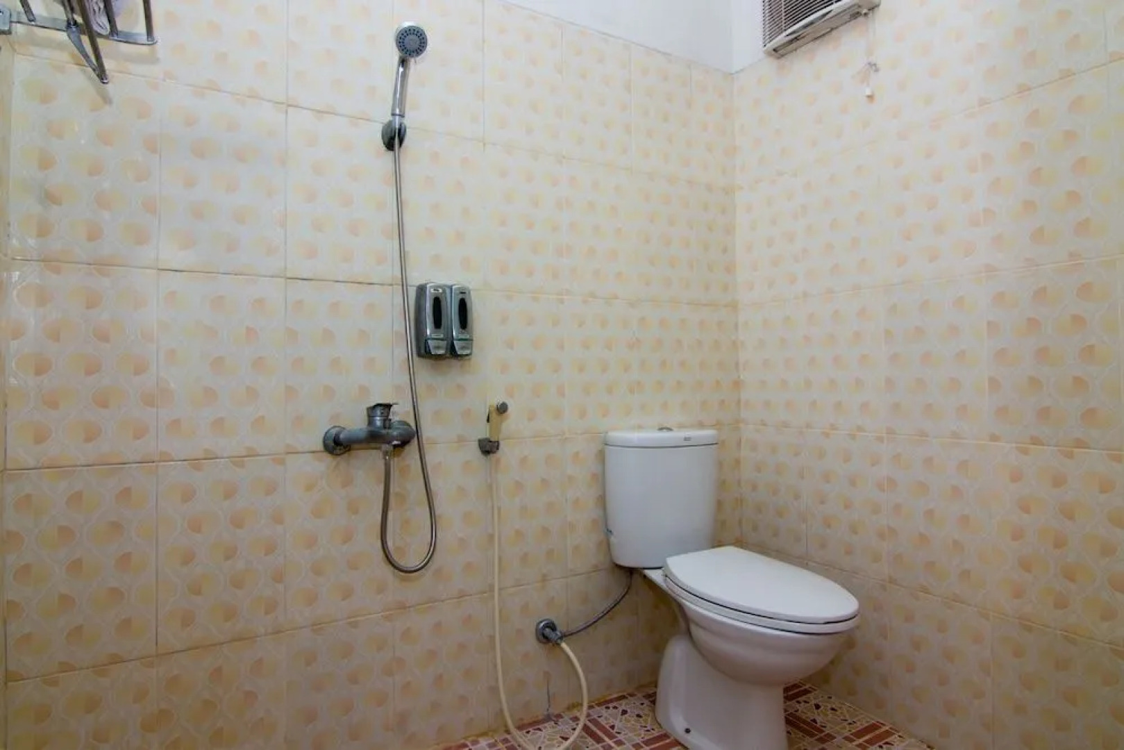 OYO 2421 Joglo Guest House Syariah