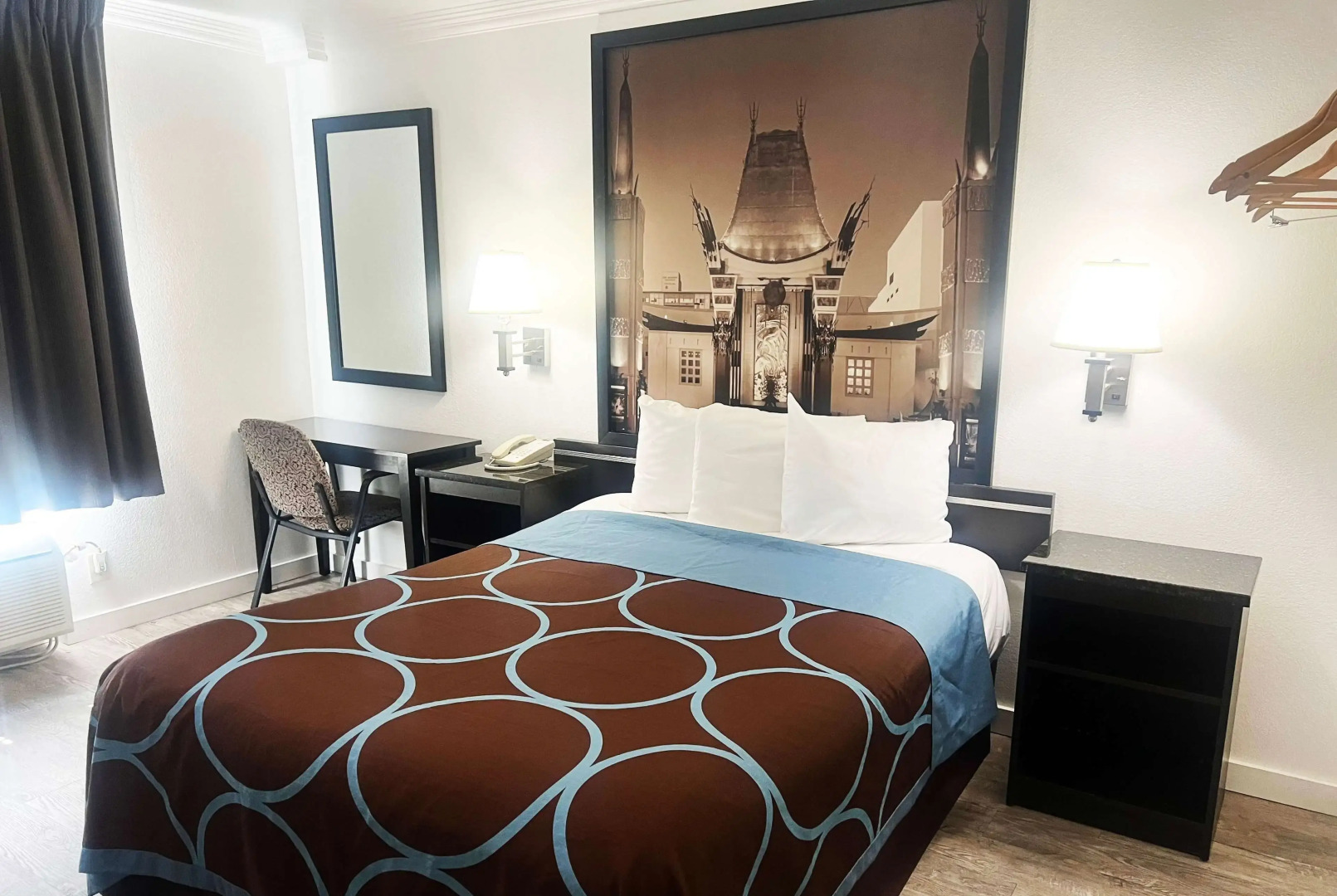 Super 8 by Wyndham Hollywood/LA Area