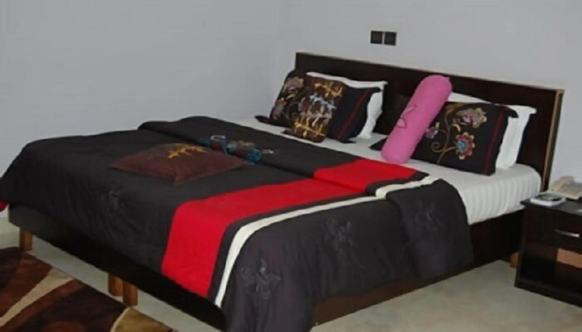 Nue-Crest Hotels And Suites