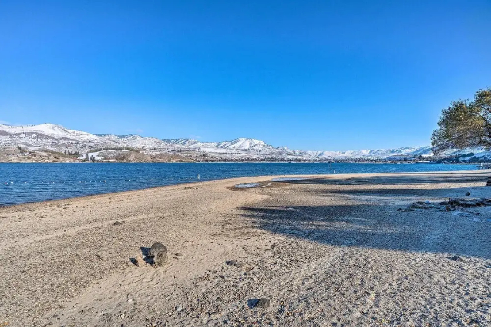 Resort-style Condo w/ Lake Chelan & Mtn Views