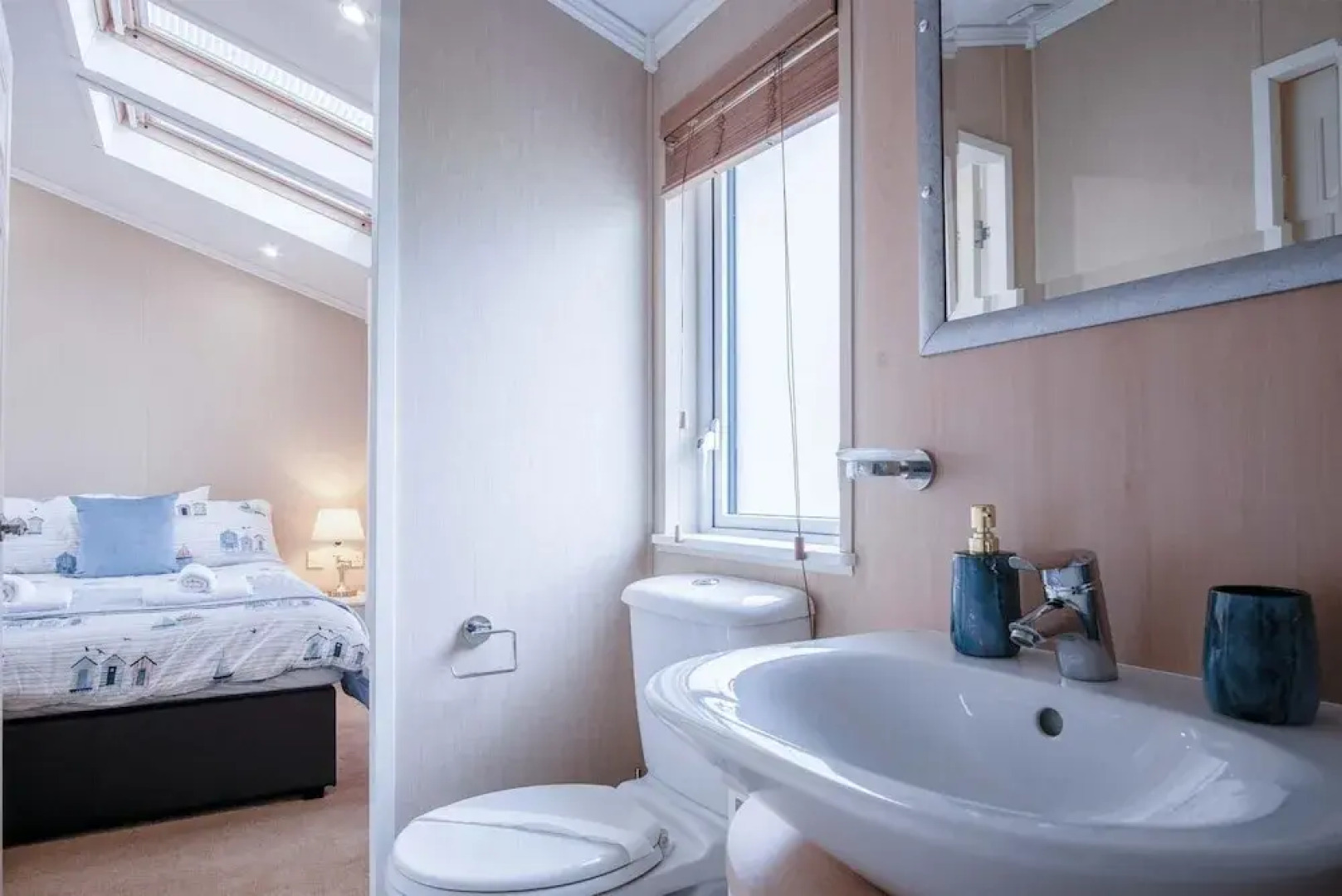 3 Manor Lodge - 2 Bedroom Lodge - Pendine