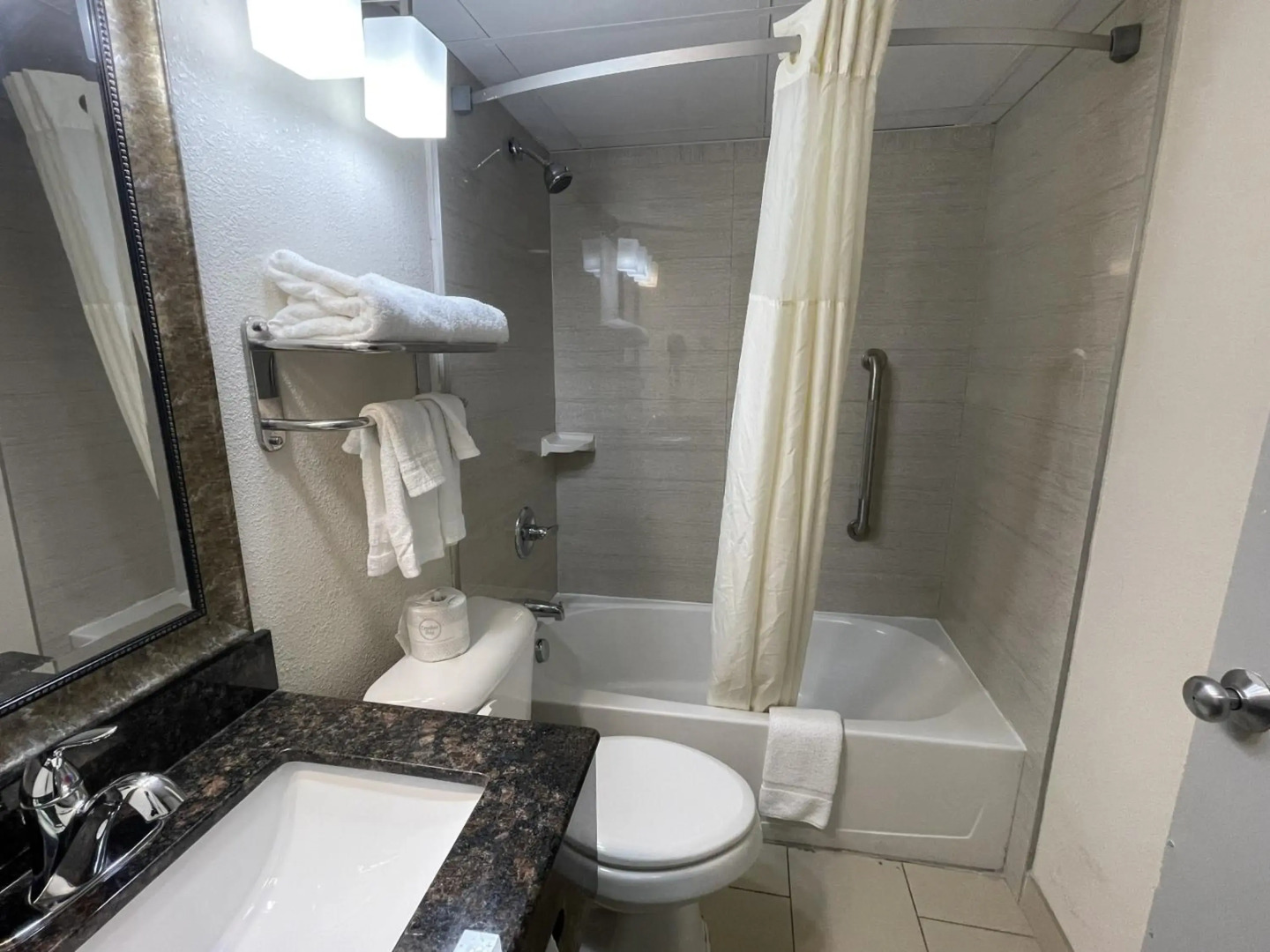 Quality Inn & Suites Cincinnati Downtown Area