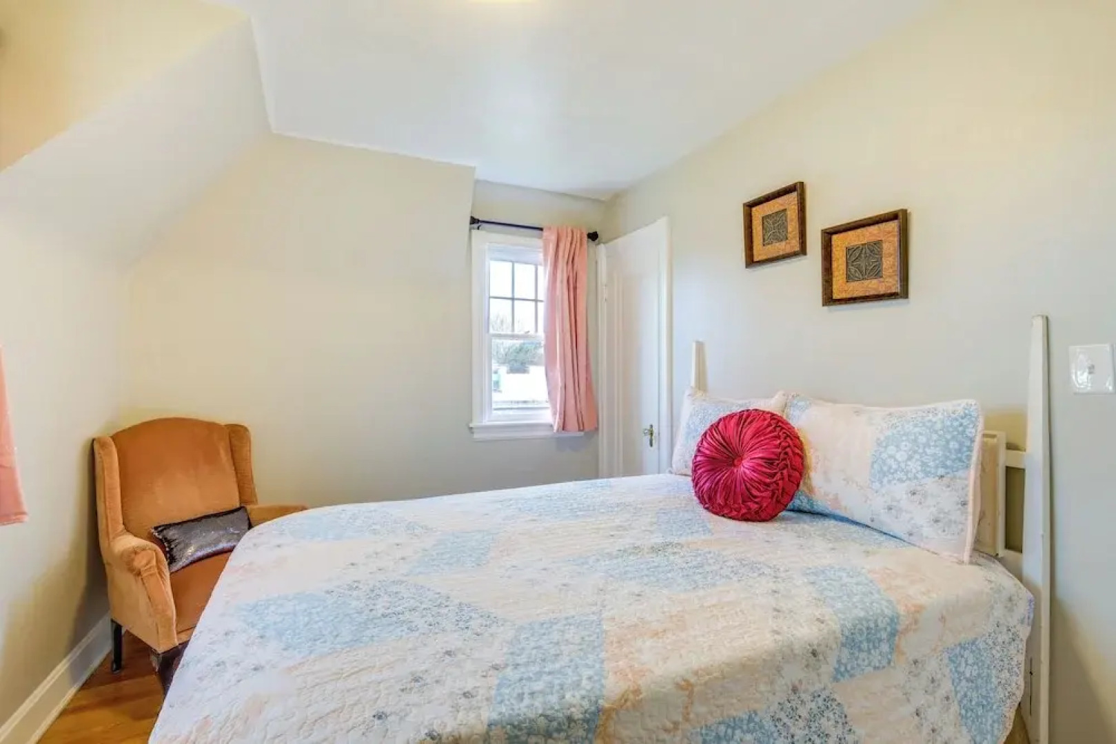 Inviting Vacation Home: 2 Mi to Mill Creek Falls!