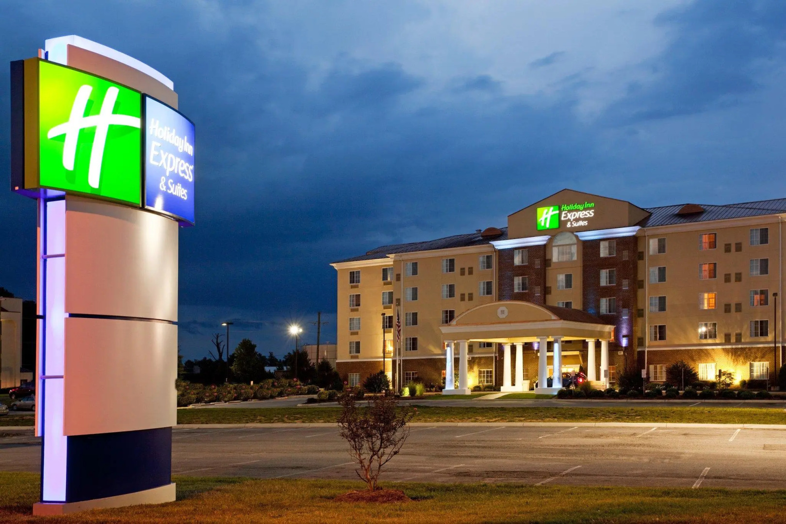 Holiday Inn Express and Suites - Petersburg - Fort Lee by IHG