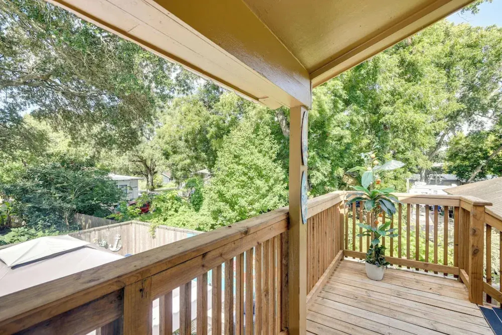 3 Mi to Boardwalk: Bacliff Apartment w/ Hot Tub