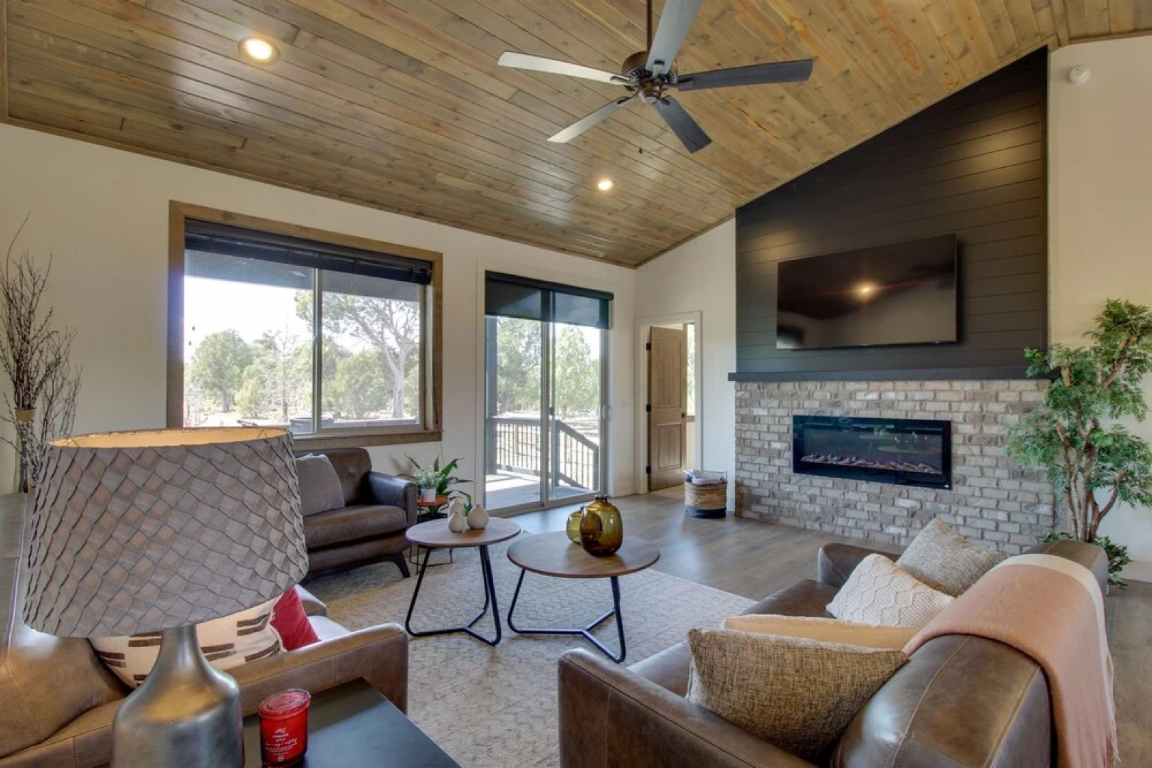 Show Low Cabin w/ Deck, Near Golfing & Hiking!