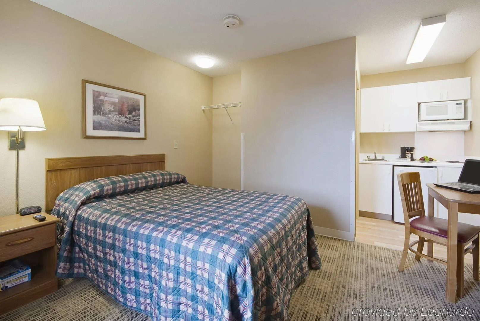 HomeTowne Studios by Red Roof Denver - Thornton