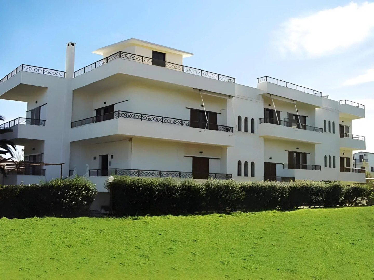 Chris Studios & Apartments