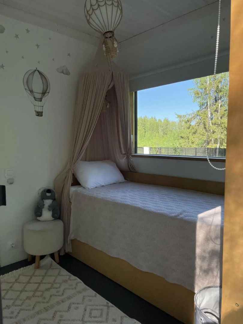 Шале в хвойном лесу