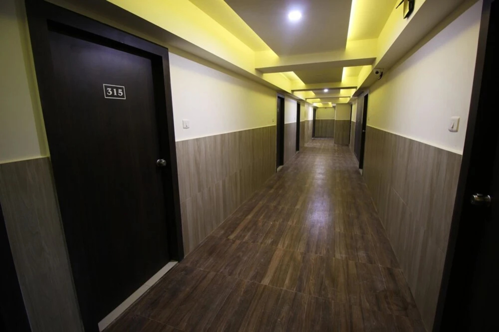 OYO 1360 Hotel Cross Road