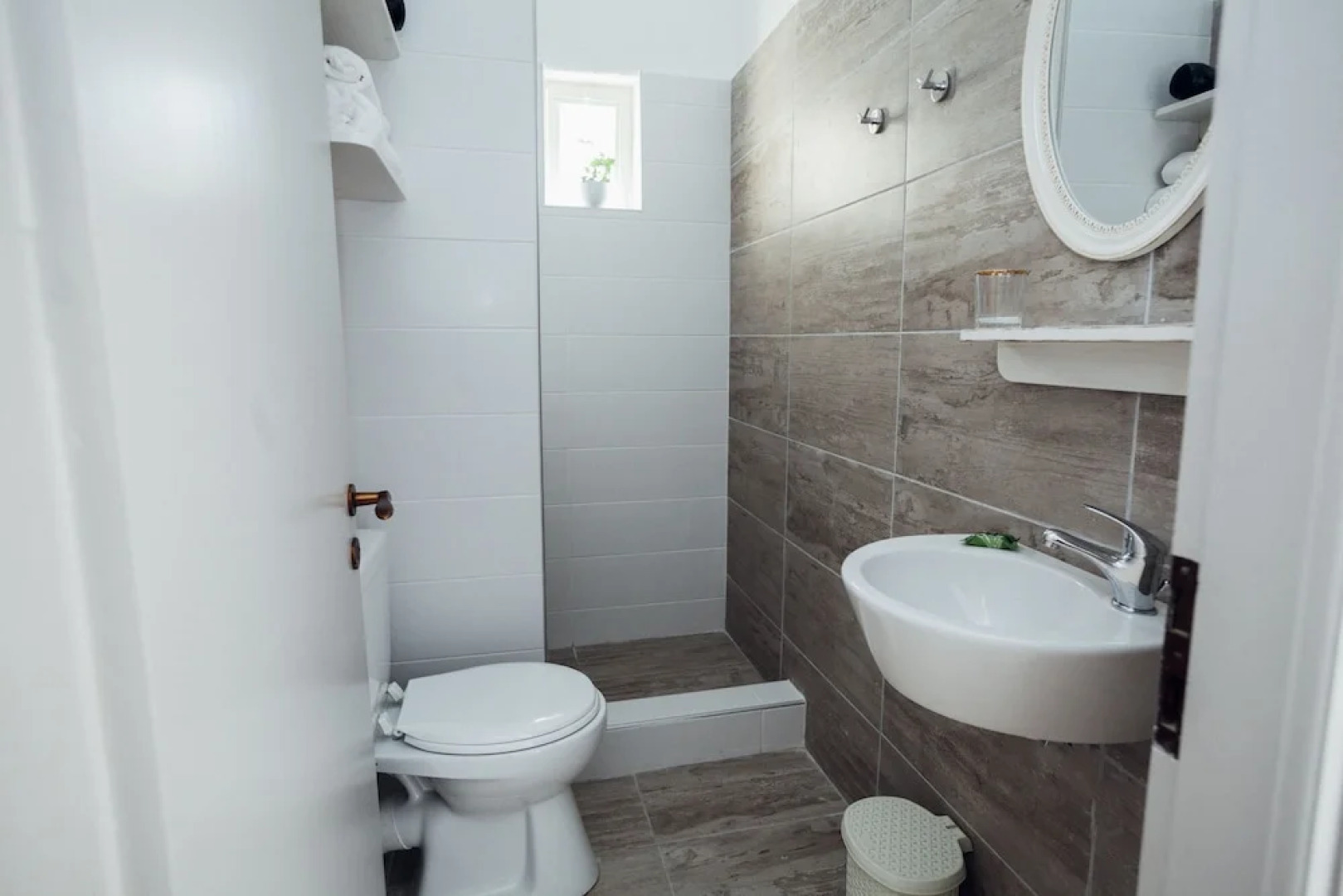 Elounda George Studios