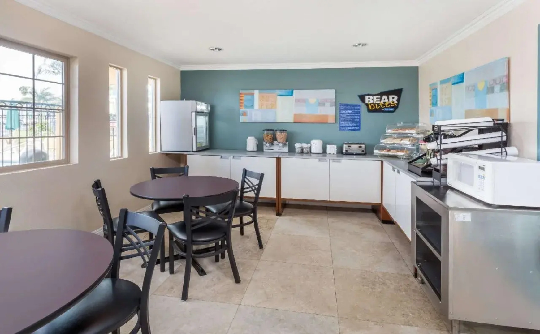 Hotel Avenida - Oceanside Camp Pendleton