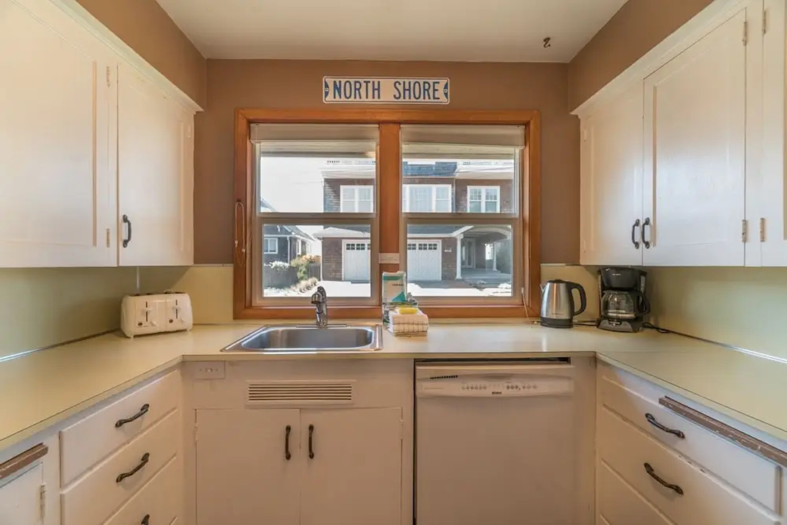 Surfers Cove 3 Br home by RedAwning