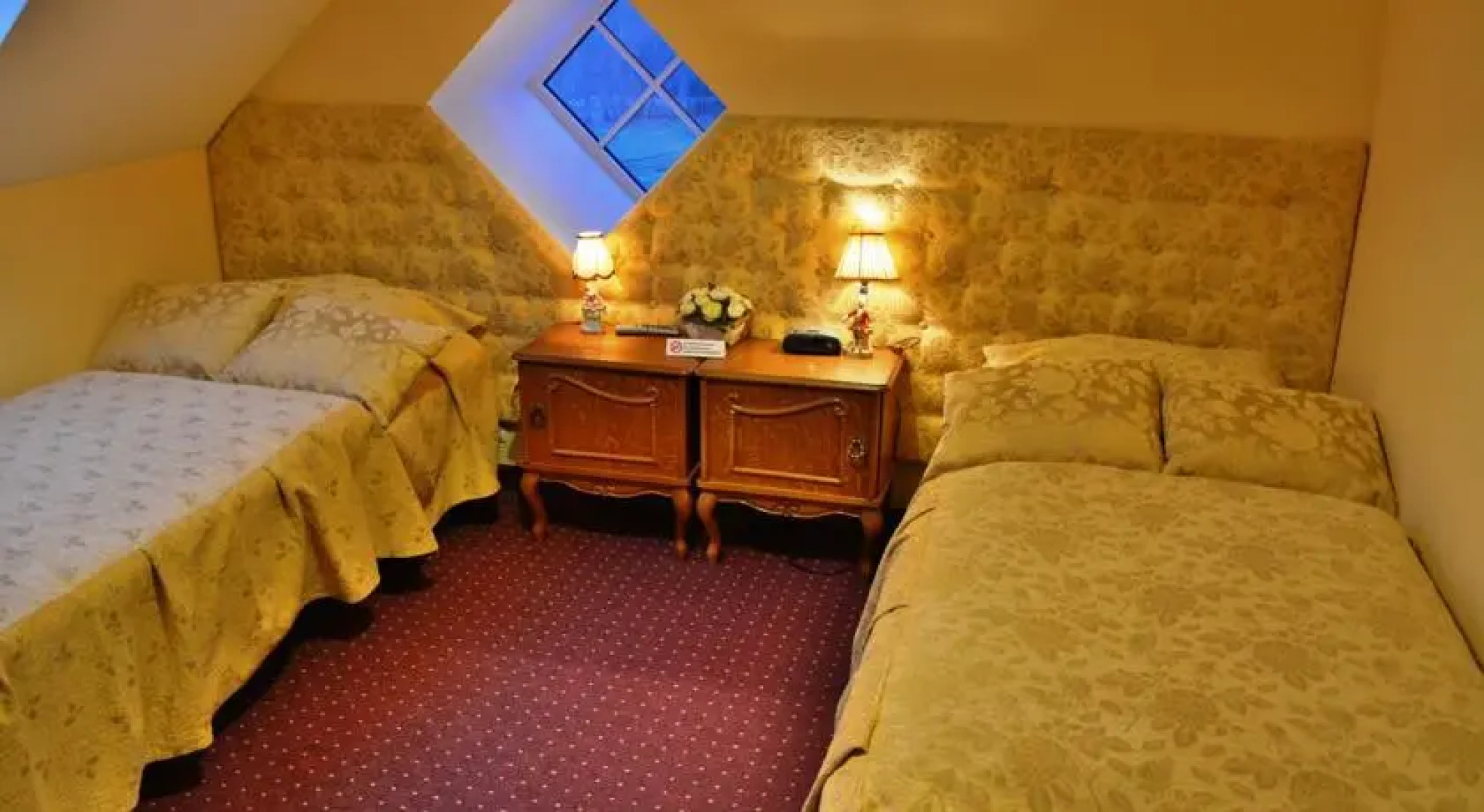 Viesu nams Augstrozes