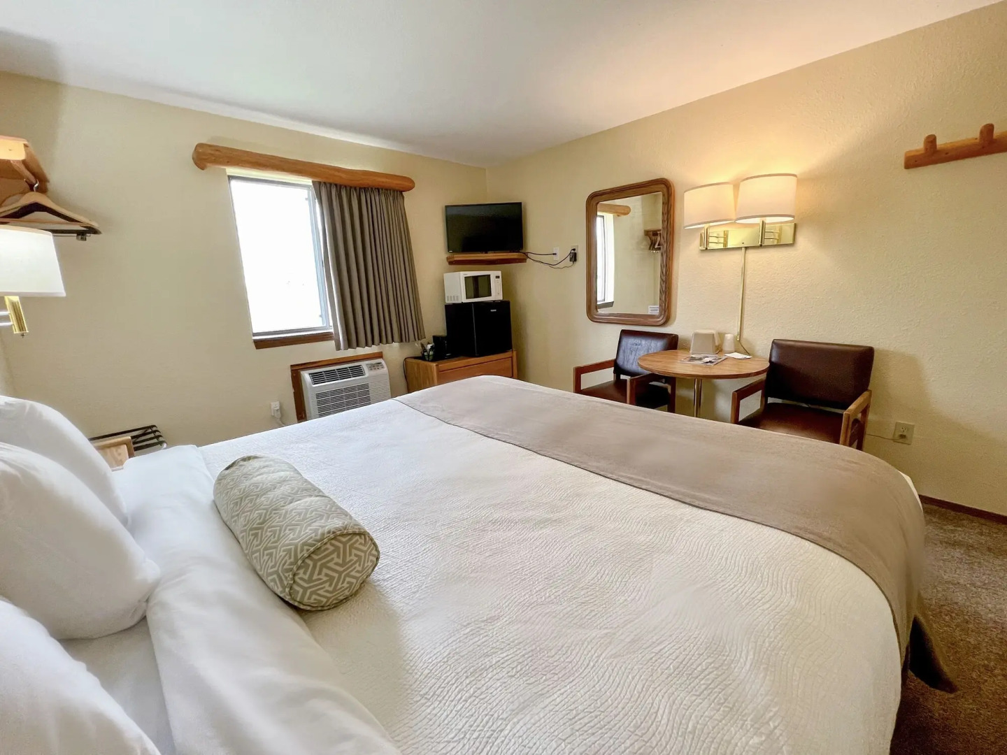 Beartooth Hideaway Inn and Cabins