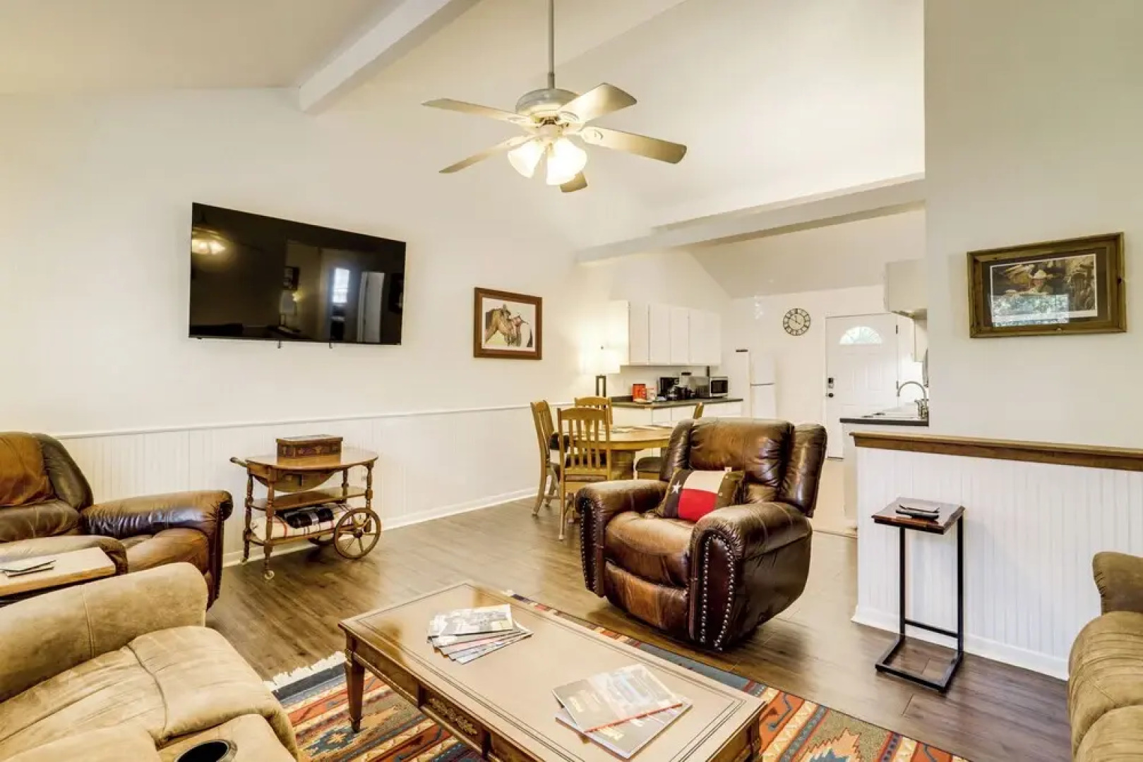 Wine Tours & Antiquing: Townhome Near Dtwn Brenham