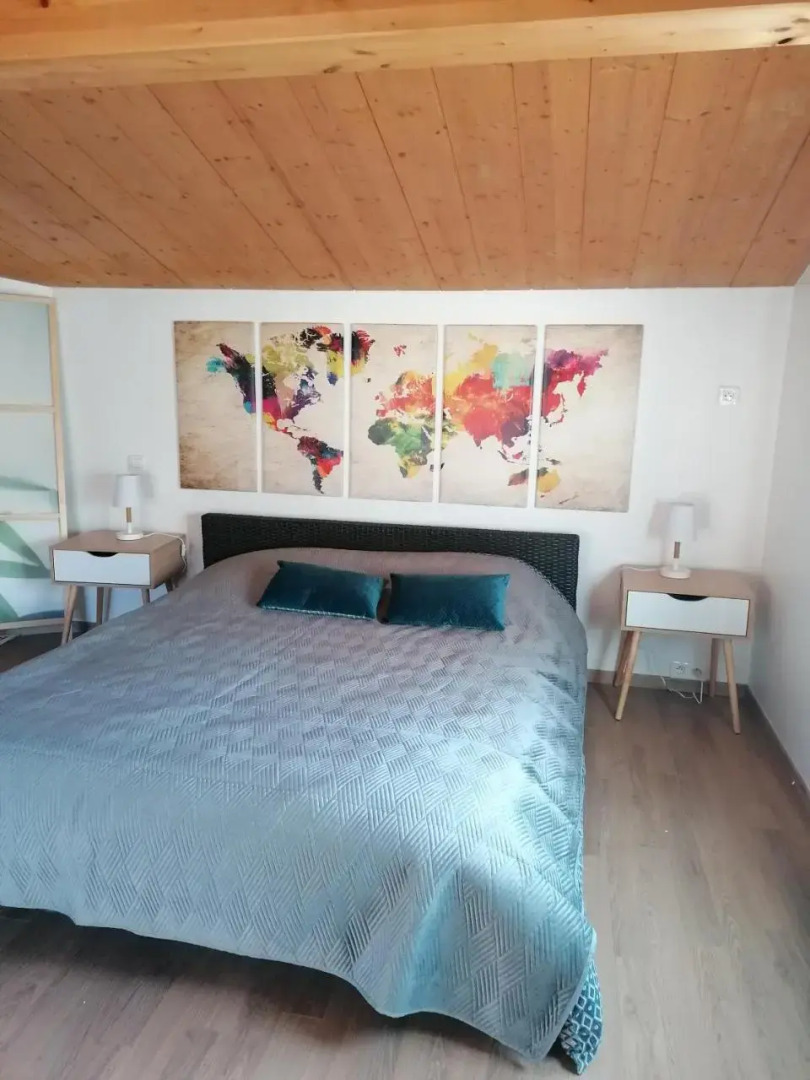 Duplex avec piscine et extérieur