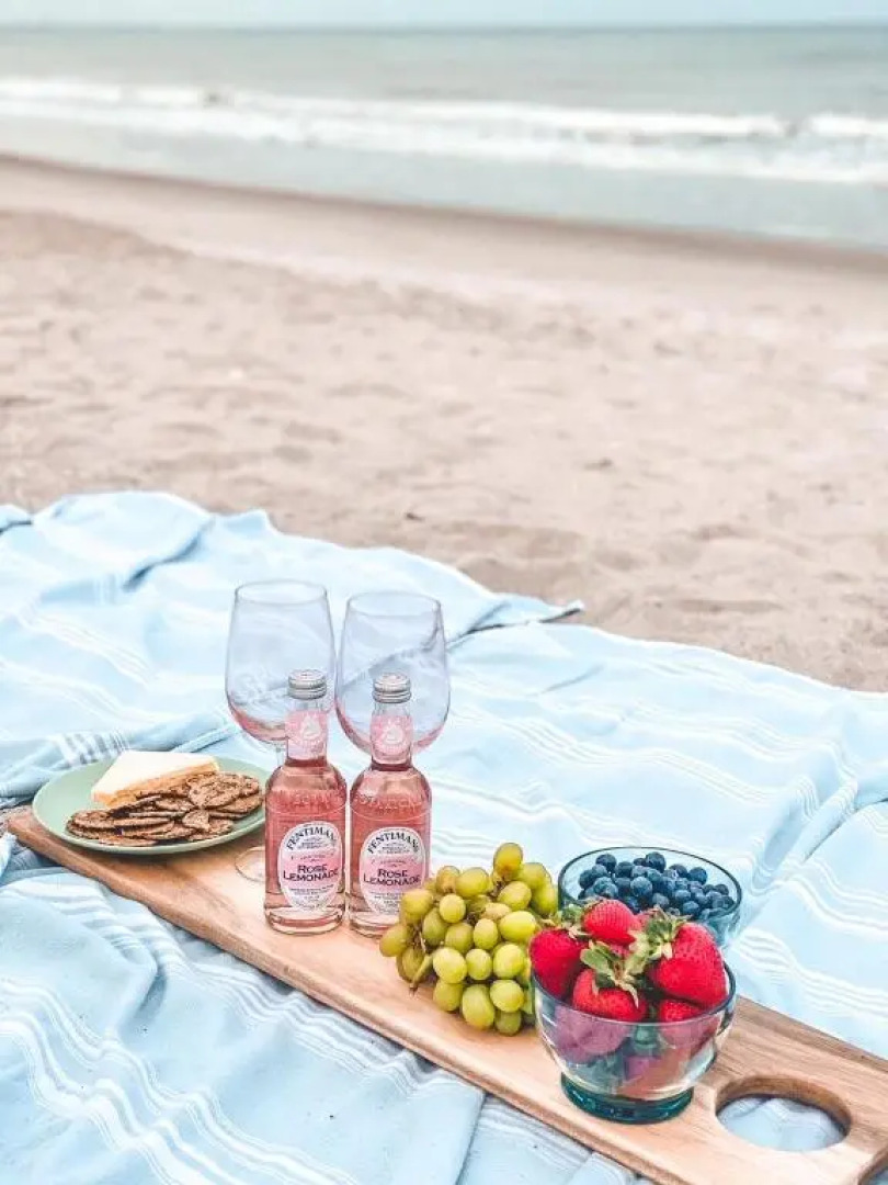 Luxury Villa 3 Blocks from the Beach with Hot Tub a Fire Pit and Outdoor Oasis