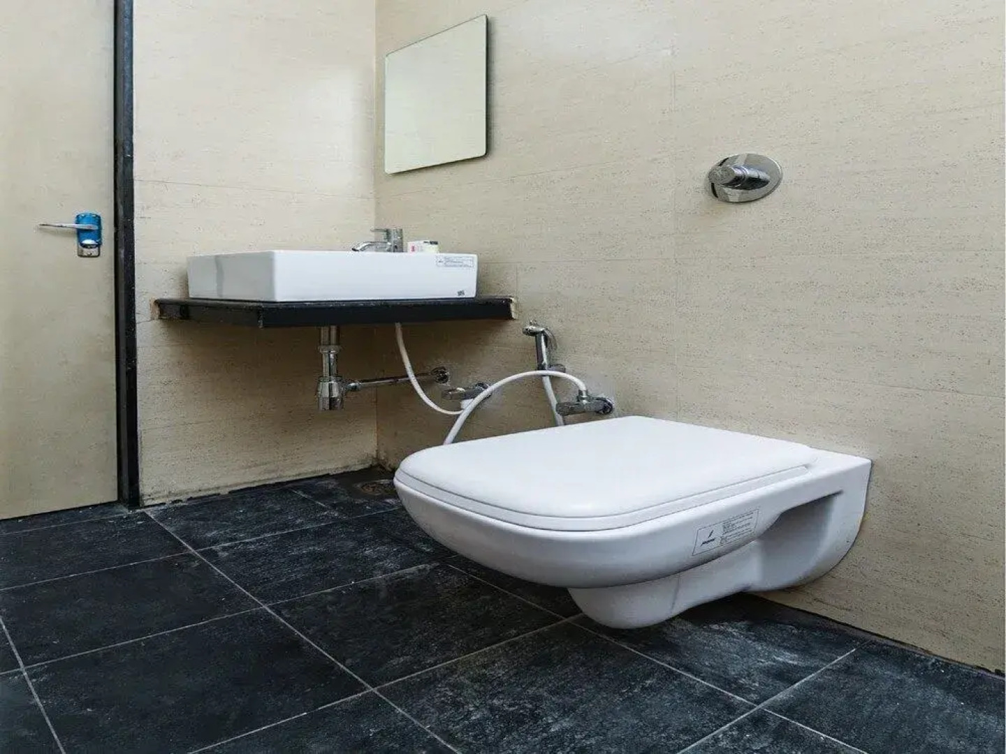 Blue Moon Inn By OYO Rooms