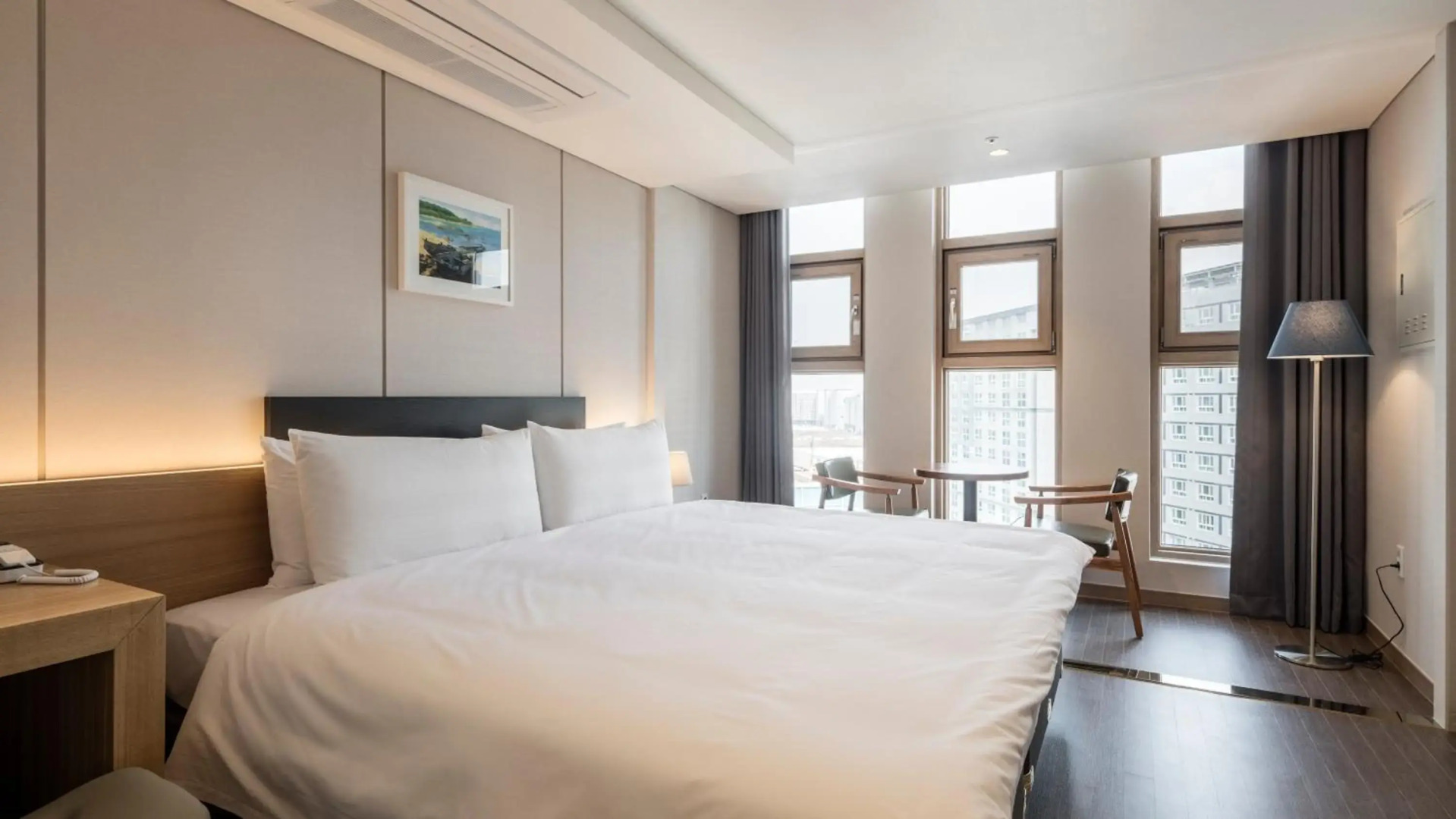 The First Stay Hotel