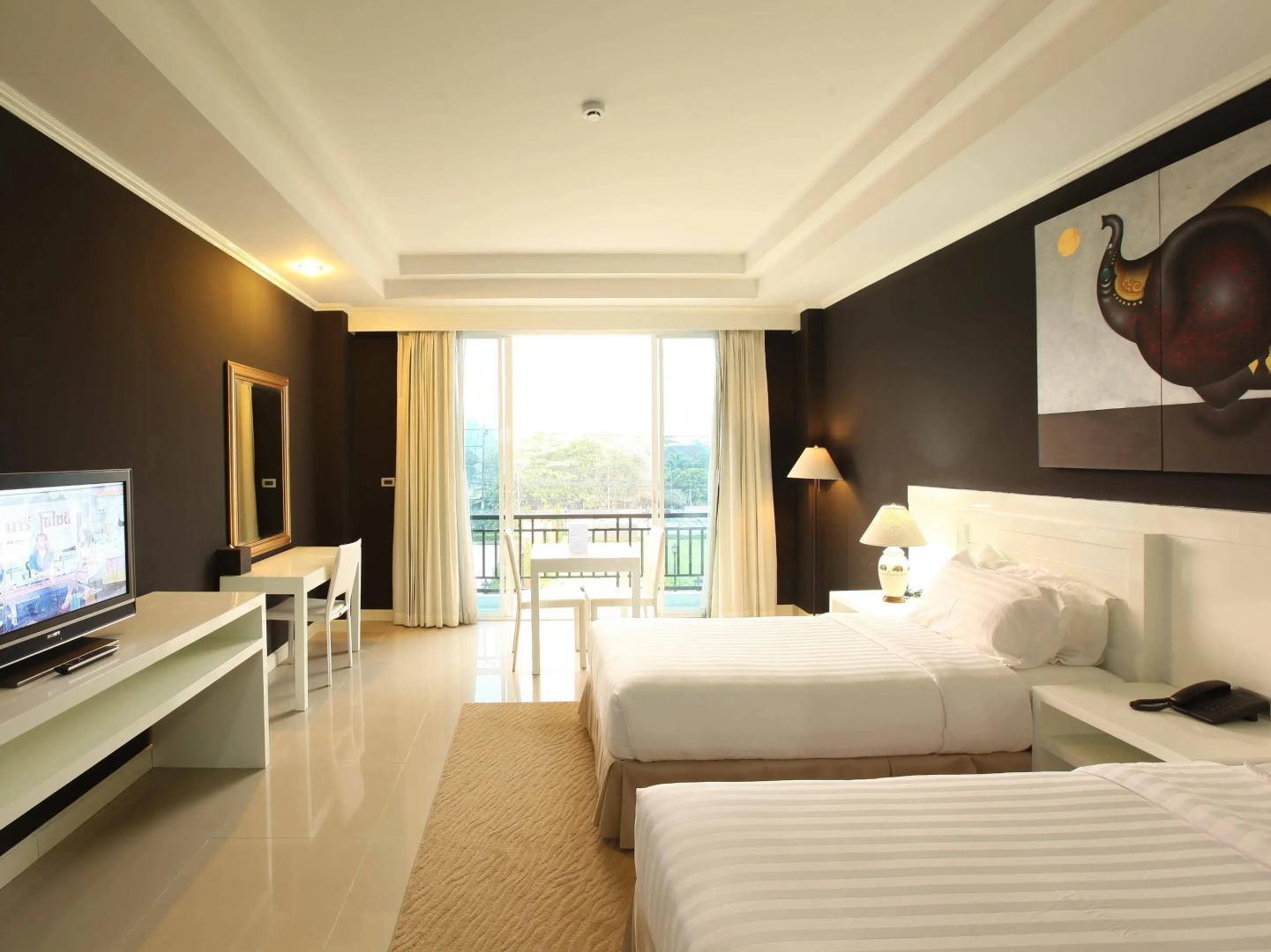 La Vie En Rose Hotel