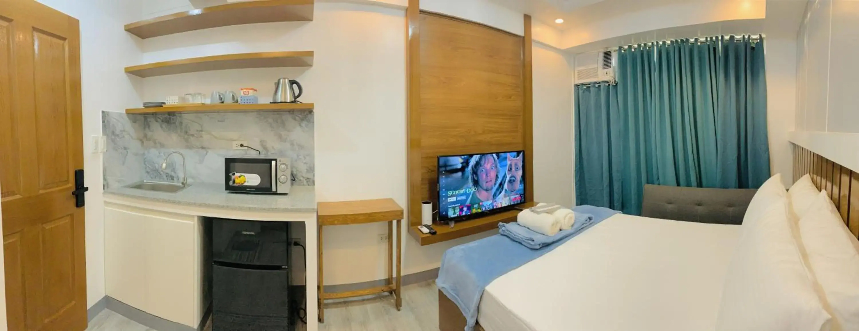 Cozy Unit at the heart of Balanga City