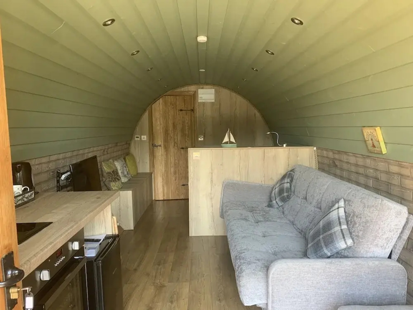 Cosy Escape Heated Luxury pod With hot tub