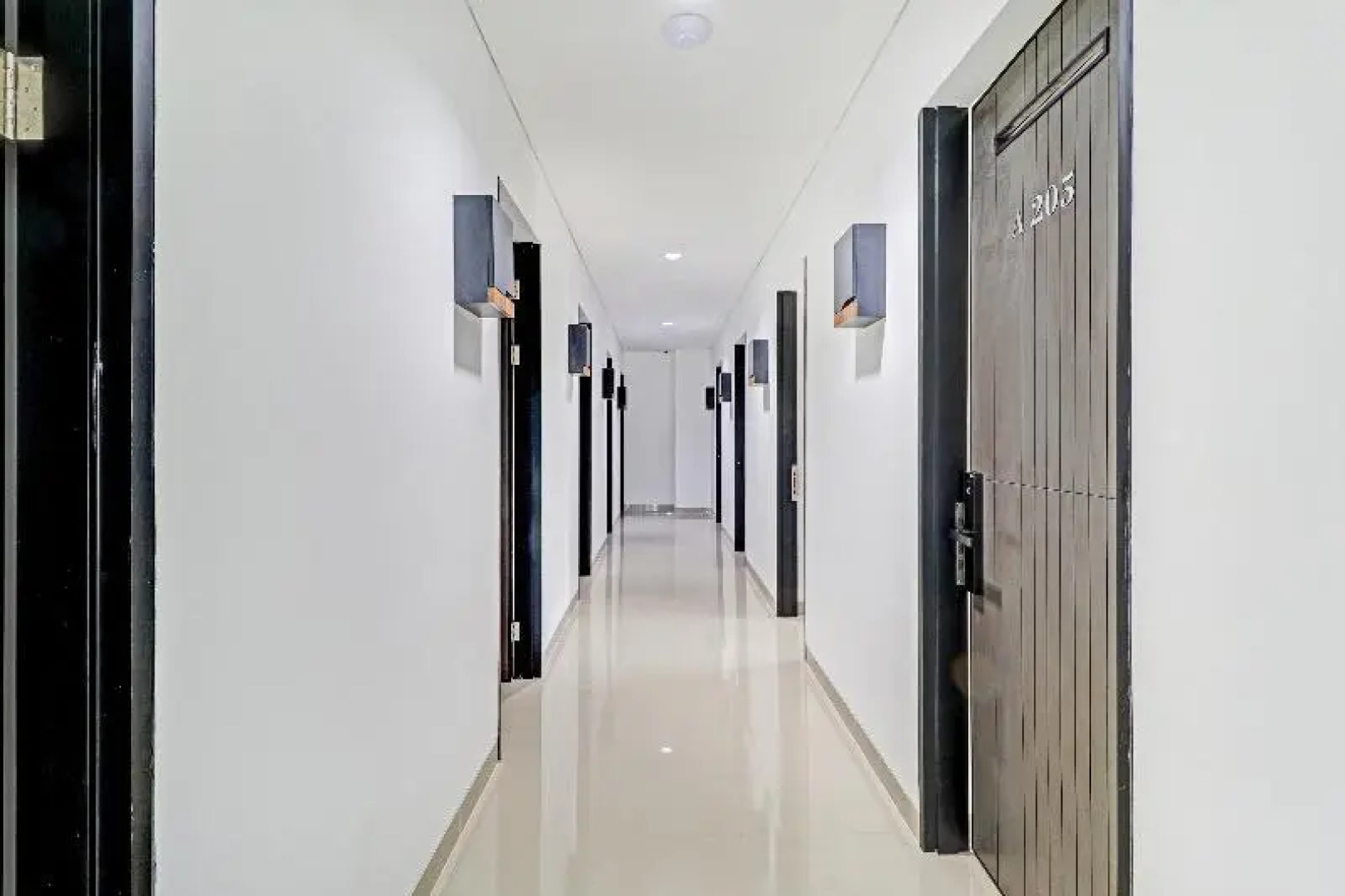 Socialite Residence Hotel by OYO Rooms