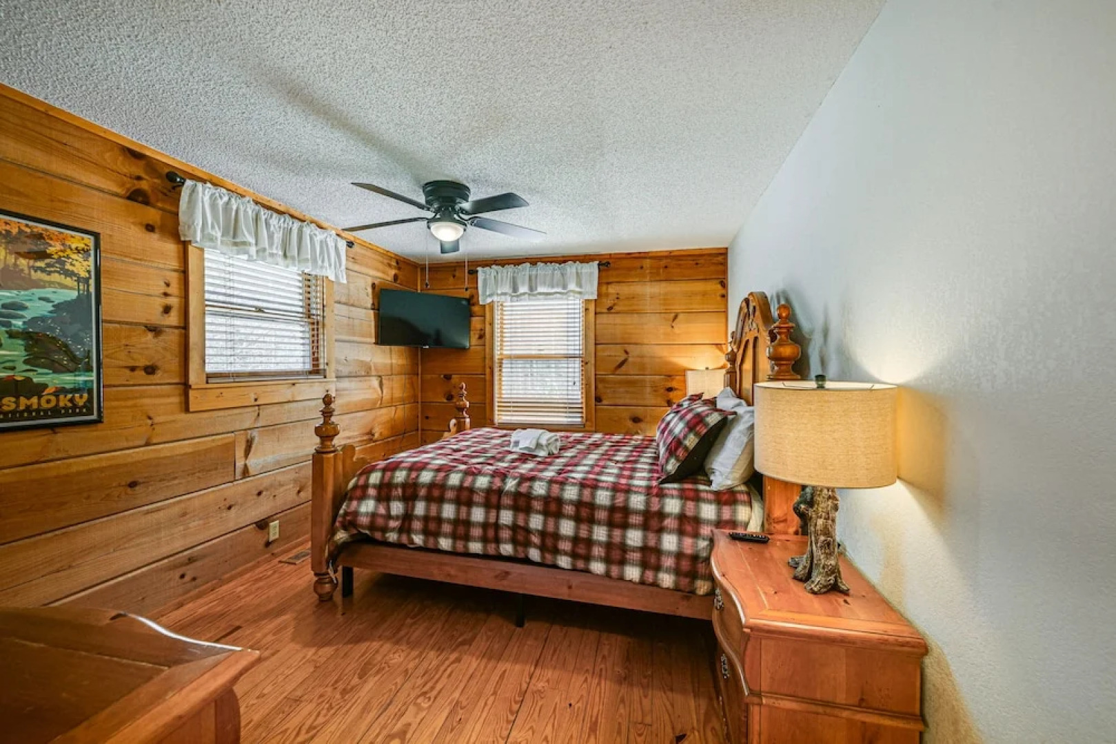Bryson City Cabin w/ Hot Tub, Views & Pool Table!